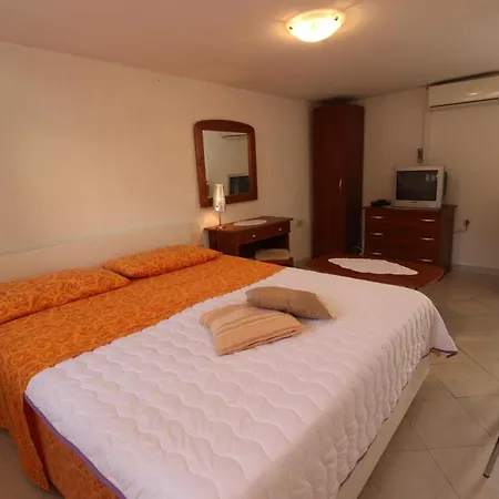 Gianna 2, 600 M From The Novigrad Istria