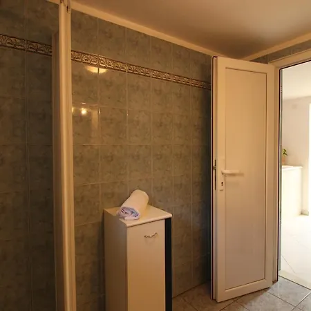 Gianna 2, 600 M From The Appartement Novigrad Istria