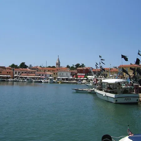 Gianna 2, 600 M From The 公寓 *